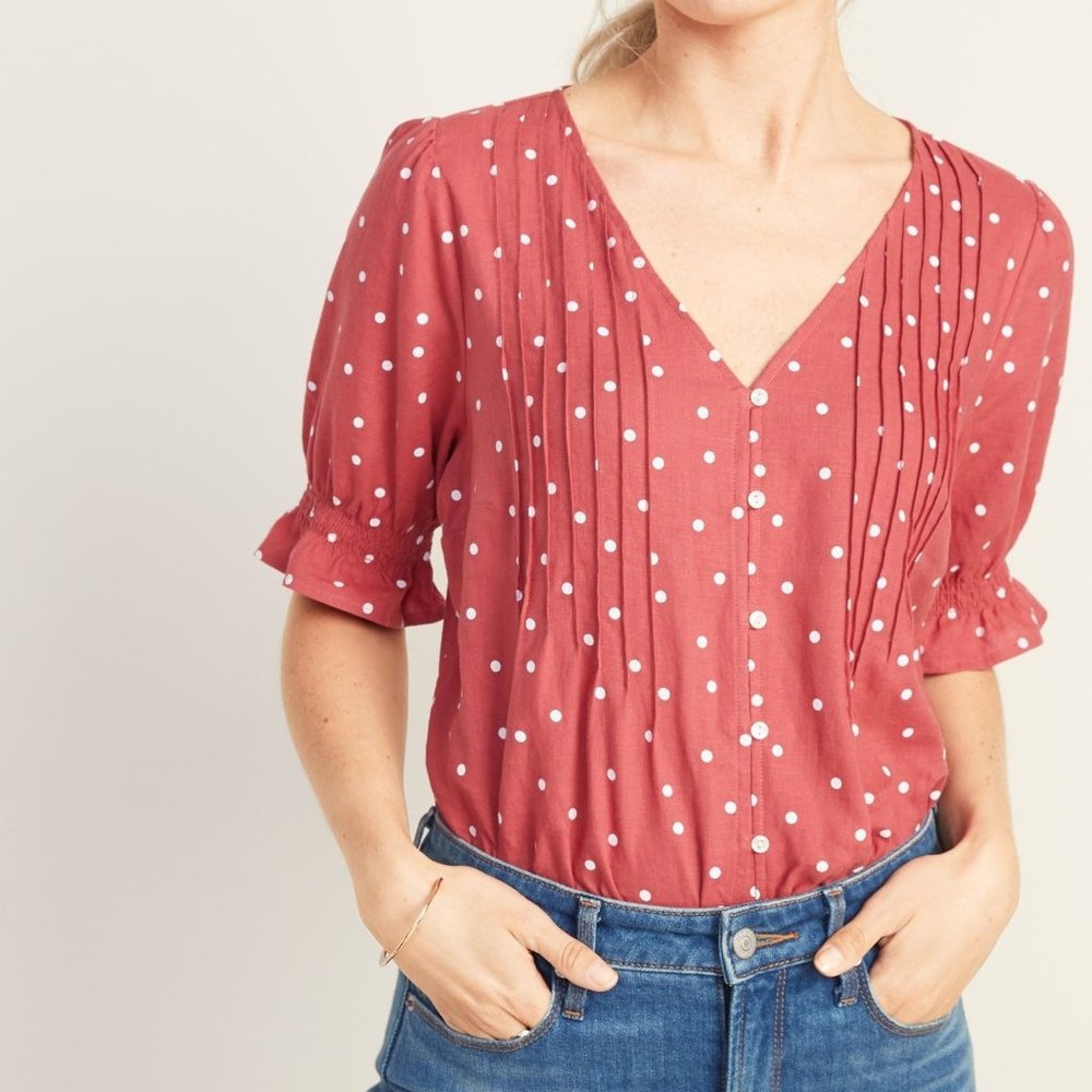 Old Navy pintuck v-neck polka dot blouse